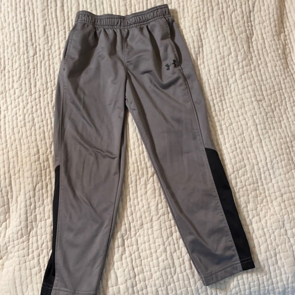 Under Armour size 6 gray athletic fleece pants